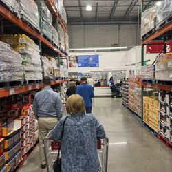 Costco Pharmacy - Loooooong line- not enough workers to handle it!