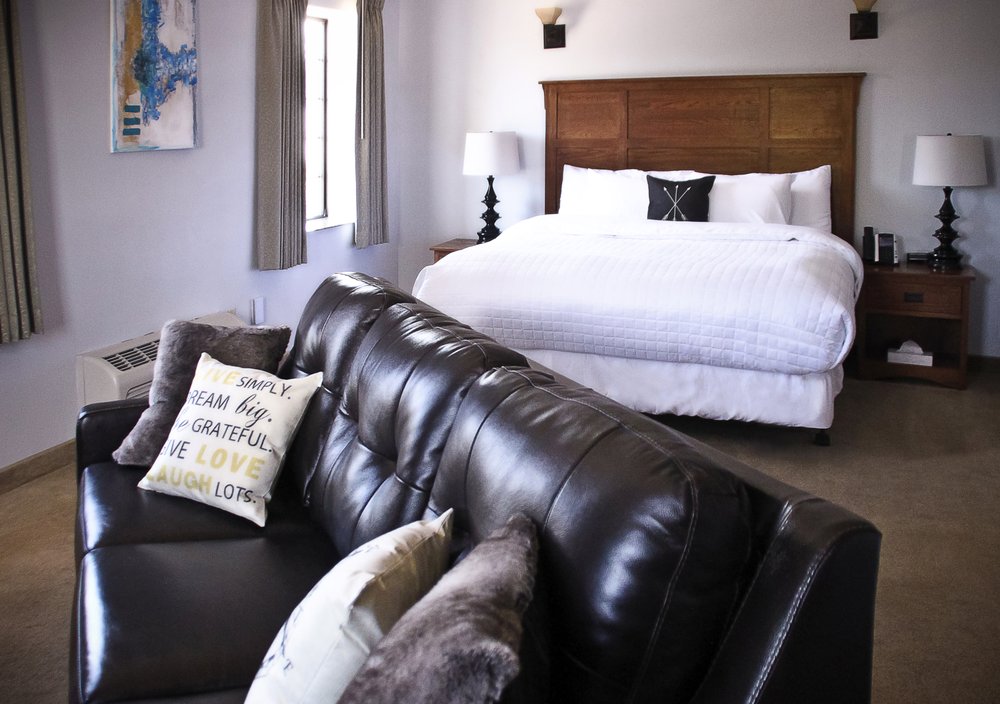 CALVERT HOTEL Updated September 2024 30 Photos & 26 Reviews 216