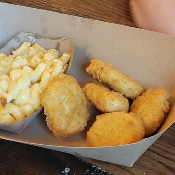 Stampede Barbecue - Chicken nuggets w/ macaroni and cheese - Barbeque Near Me - Mohnton, Pennsylvania