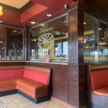 El Pescador - Bell - a restaurant with booths and tables - Mexican Near Me - Bell, California El Pescador - Bell - a restaurant with booths and tables - Mexican Near Me - Bell, California