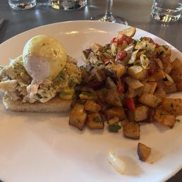 Crab cake benny