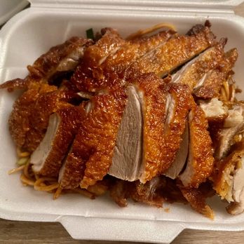 Honghong - Ente mit gebratenen Nudeln - Thai Near Me - Garching, BY