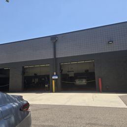 Almost empty garage as I waited 2hrs to be told they could not work on my car. I would have to wait another 1hr or 2 for a 30 min job Almost empty garage as I waited 2hrs to be told they could not work on my car. I would have to wait another 1hr or 2 for a 30 min job