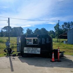 Early Rizers - Cute little place in a parking lot right next to an Elote Truck (unfortunately for me wasn't open because I'm a sucker for elote)