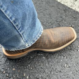 "Twisted" boot