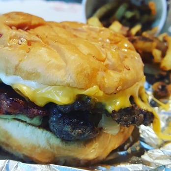 Z-Burger - Not a burger eater but I wanted something different then my normal - Hot Dogs Near Me - Washington, DC, District of Columbia