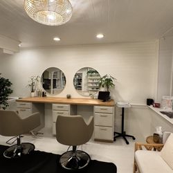Five Zero Mane Salon - Interior of salon stations