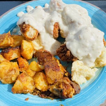 Avalon Diner - Chicken and Biscuits with Home Fries - Diners Near Me - Winter Garden, Florida Avalon Diner - Chicken and Biscuits with Home Fries - Diners Near Me - Winter Garden, Florida