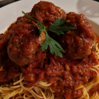 Di Lisio's - I had angel hair pasta with a chunky garlic marinara sauce and meatballs. It comes with bread & a good sized salad. - Italian Near Me - Winston-Salem, North Carolina Di Lisio's - I had angel hair pasta with a chunky garlic marinara sauce and meatballs. It comes with bread & a good sized salad. - Italian Near Me - Winston-Salem, North Carolina