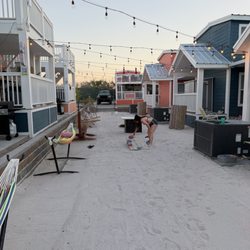 Roadrunner Resort Floating Dock Bar