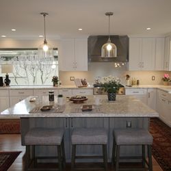 FULL ISLAND VIEW WITH SEATING FOR 3.