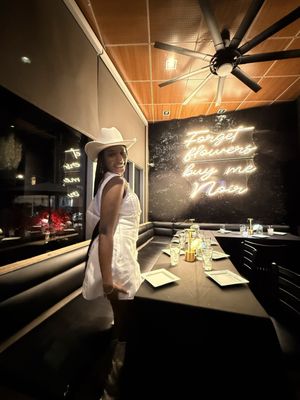 Noir Kitchen & Cocktails by null