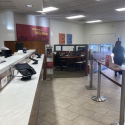 Wells Fargo Bank - BEST WELLS FARGO in this area  Camden location - Customer Service is