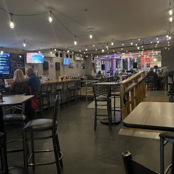 Back Porch Brewing - Dining room looking to the front - Brewpubs Near Me - Carlisle, Pennsylvania