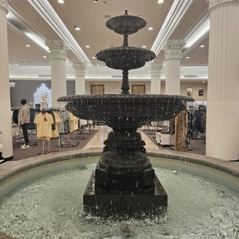 Macy's - Department Stores Near Me - Chicago, Illinois