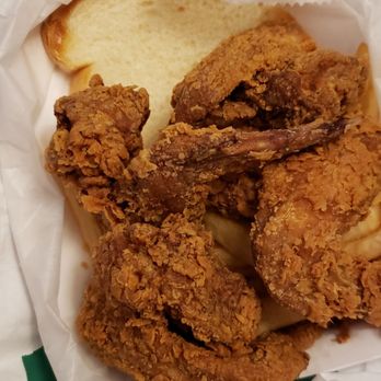Harold's Chicken Shack West Loop - Chicken Shop Near Me - Chicago, Illinois
