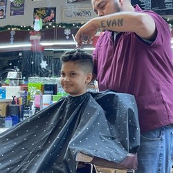 Johnnys Barbershop
