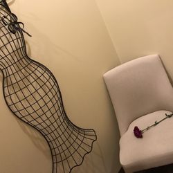 Assured Imaging - A flower for me (and part of the dressing room)