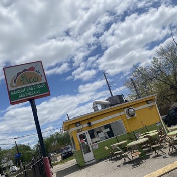Mr Tacos - Outdoor layout with the sign - Mexican Near Me - Wichita, Kansas