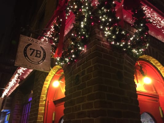 7B Horseshoe Bar aka Vazacs by null