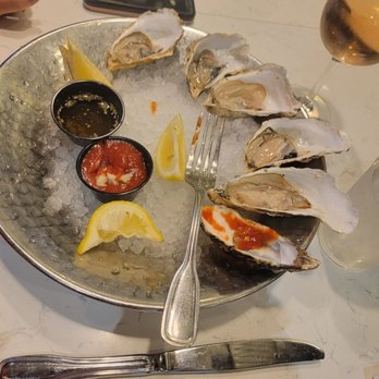 The Oyster Bar - Raw Oysters - Bars Near Me - Stateline, Nevada