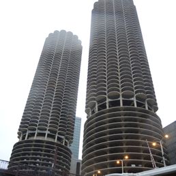 Marina Towers - Chicago denizens do like their balconies. And they have a boat marina in the basement?? Marina Towers - Chicago denizens do like their balconies. And they have a boat marina in the basement??