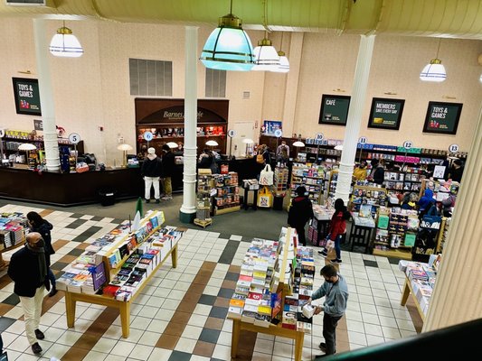 Barnes & Noble by null