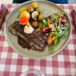 Salvatores Trattoria - Super mør bøf med nye kartofler