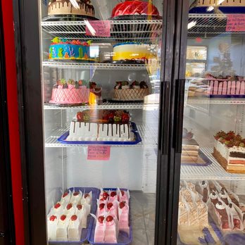 El Hornito - a display case of cakes and pastries - Bakeries Near Me - Murfreesboro, Tennessee