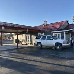 Angler Village Inn - Front of motel