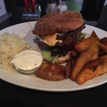 Scotti's - BBQ Bacon Burger als XL Variante - Dive Bars Near Me - Dusseldorf, NW Scotti's - BBQ Bacon Burger als XL Variante - Dive Bars Near Me - Dusseldorf, NW