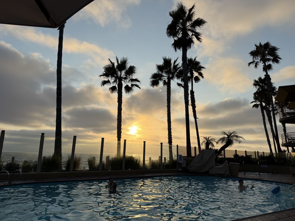 Pacific Terrace Hotel