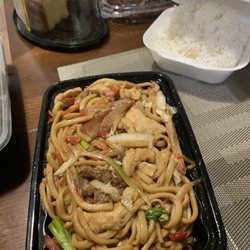 LoMein w/ beef, chicken & pork