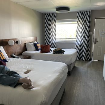 Dutch Wonderland - Standard motel room. No desk. No chair. No table - Amusement Parks Near Me - Lancaster, Pennsylvania