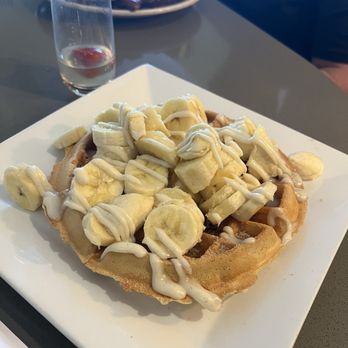 Wilma & Frieda's - Churro waffle with bananas - Comfort Food Near Me - Palm Springs, California