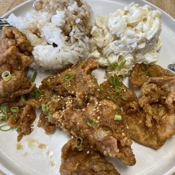 Ogo - Korean chicken with rice and macaroni salad. Very crispy skin. - Asian Fusion Near Me - Wailuku, Hawaii