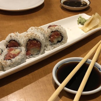 MOMO Sushi - Spicy tuna roll - Sushi Bars Near Me - Mill Creek, Washington MOMO Sushi - Spicy tuna roll - Sushi Bars Near Me - Mill Creek, Washington
