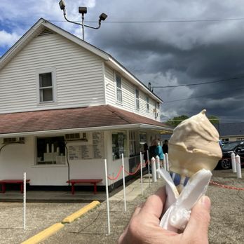 Hanks Frozen Custard - Ice Cream & Frozen Yogurt Near Me - Meadville, Pennsylvania Hanks Frozen Custard - Ice Cream & Frozen Yogurt Near Me - Meadville, Pennsylvania
