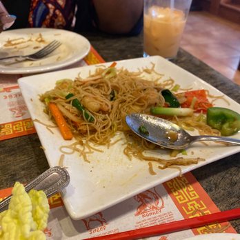 Red Chopstick - Singapore Rice Noodles and you shrimp and chicken. It's usually with BBQ pork. - Chinese Near Me - Sedona, Arizona Red Chopstick - Singapore Rice Noodles and you shrimp and chicken. It's usually with BBQ pork. - Chinese Near Me - Sedona, Arizona