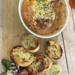 Coffeecraft - Beef lasagne w/garlic bread