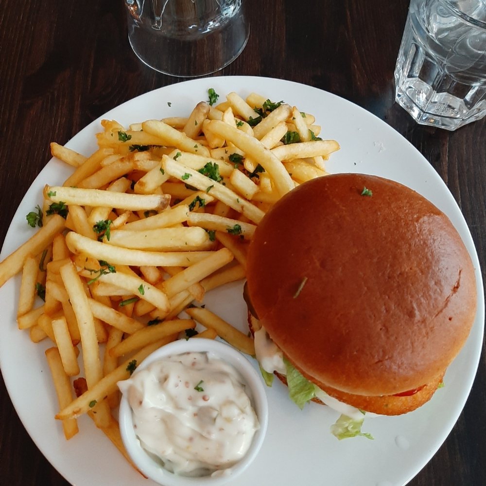 Ravintola Pyy - Veggie burger with lentil patty - Modern European Near Me - Tampere, 01