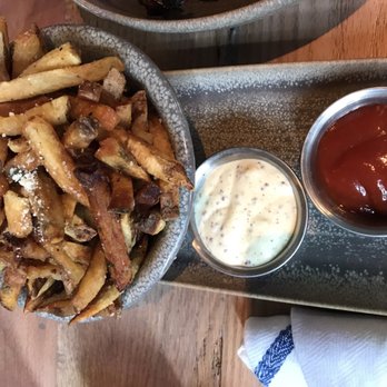 Moku Kitchen - Truffle fries - Cocktail Bars Near Me - Honolulu, Hawaii