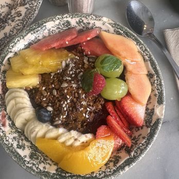 Breakfast Lovers - Insanely sweet açaí bowl (size large) - Breakfast & Brunch Near Me - Lisbon, 11 Breakfast Lovers - Insanely sweet açaí bowl (size large) - Breakfast & Brunch Near Me - Lisbon, 11