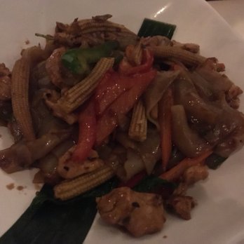 Silom 12 - Chicken drunken noodles with medium spice level - Thai Near Me - Chicago, Illinois Silom 12 - Chicken drunken noodles with medium spice level - Thai Near Me - Chicago, Illinois