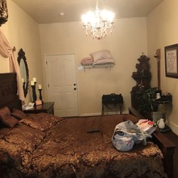 Lions Gate Manor Luxury Inn - The Castilian Suite