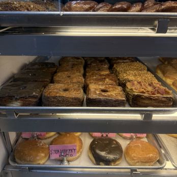 Earl's Donuts - Cronuts - Donuts Near Me - Chatsworth, California Earl's Donuts - Cronuts - Donuts Near Me - Chatsworth, California