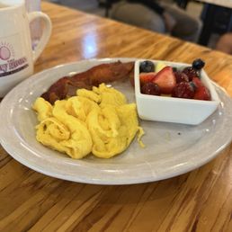 Kids menu: eggs, bacon, fruit Kids menu: eggs, bacon, fruit