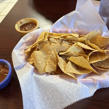 El Potro Restaurant - Salsa was spot on, savory and spicy. Chips were warm and fresh! - Mexican Near Me - St. Louis, Missouri El Potro Restaurant - Salsa was spot on, savory and spicy. Chips were warm and fresh! - Mexican Near Me - St. Louis, Missouri