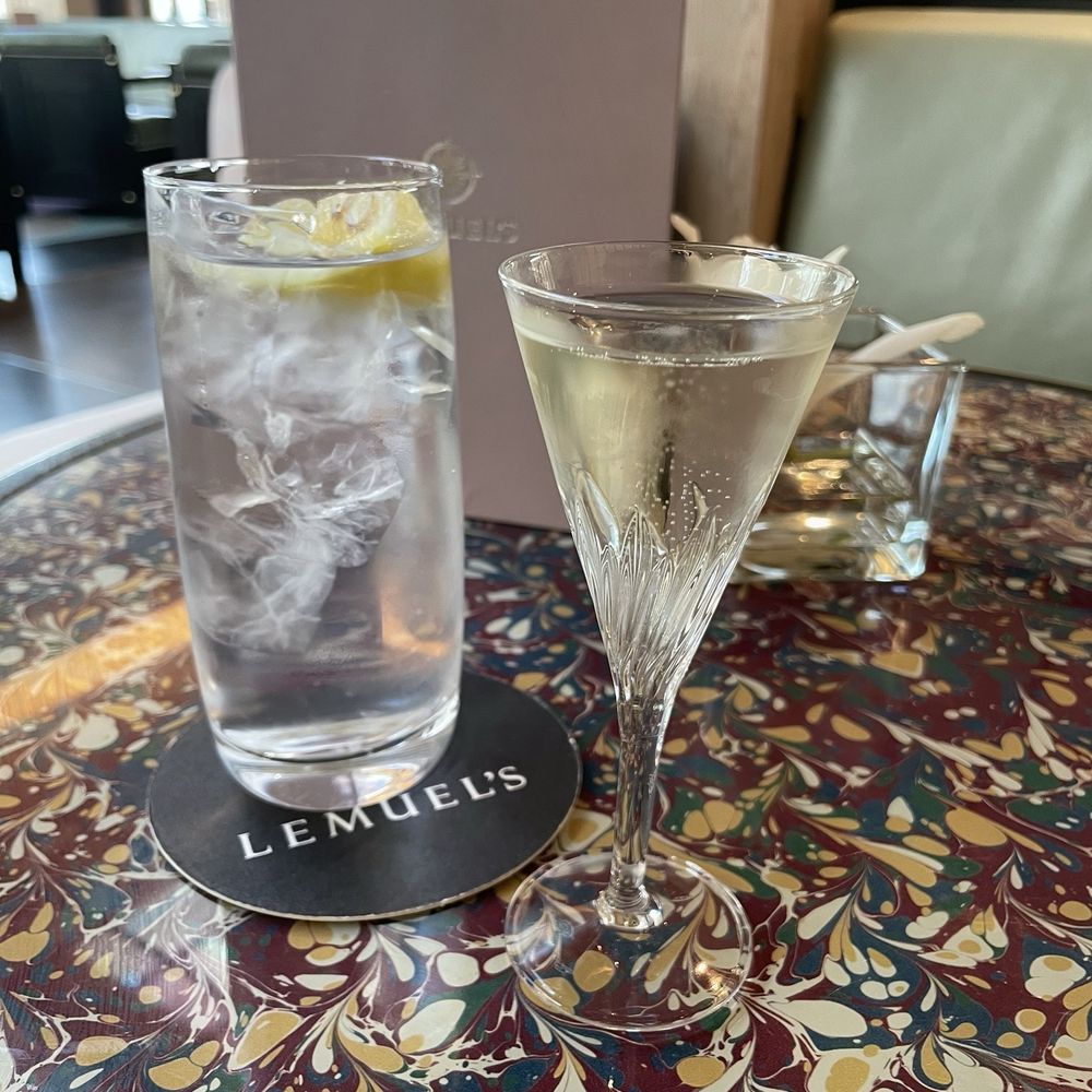 Lemuel's - They felt I was waiting too long and brought me a glass of Prosecco while I waited - Cocktail Bars Near Me - Dublin, D