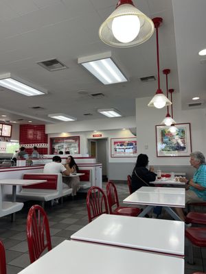 In-N-Out Burger by null